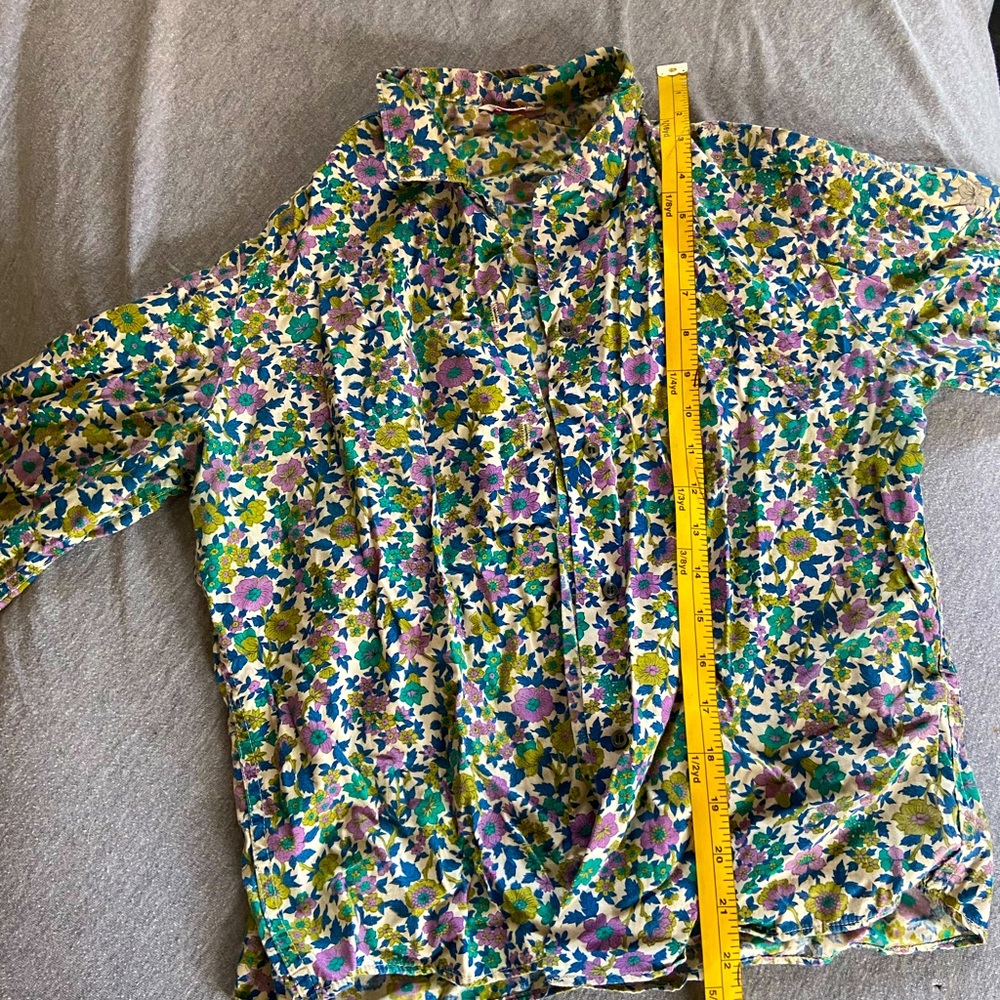Vintage women’s floral button down shirt